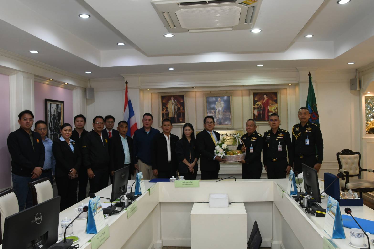 ต้อนรับคณะกรรมาธิการวิสามัญพิจารณาศึกษาแนวทางการถ่ายโอนธุรกิจของกองทัพฯ