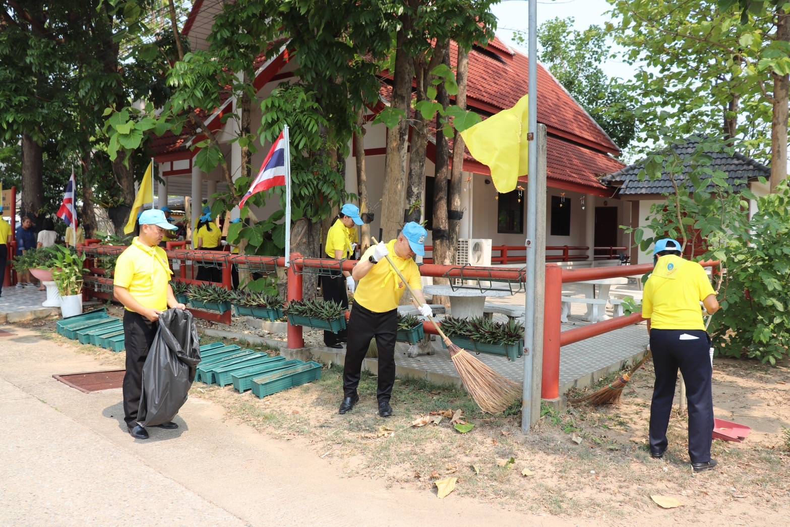 พท.ร่วมกับ ศพปน.พท.,ศฝปท.(เชียงใหม่) และประชาชนจิตอาสาในพื้นที่ ร่วมทำ กิจกรรมจิตอาสาพัฒนาชุมชน
