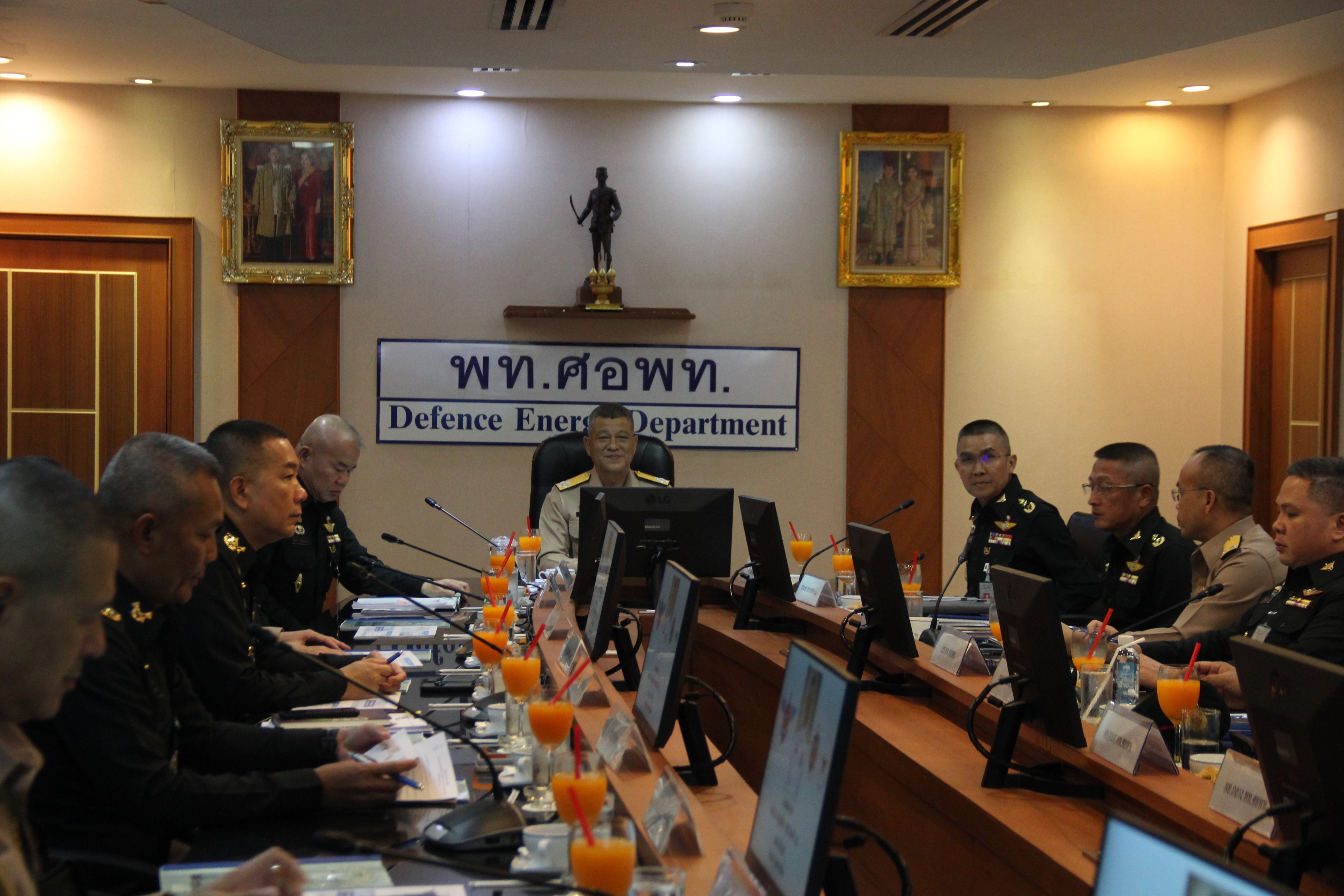 รองปลัดกระทรวงกลาโหม กรุณาตรวจเยี่ยม กรมการพลังงานทหาร