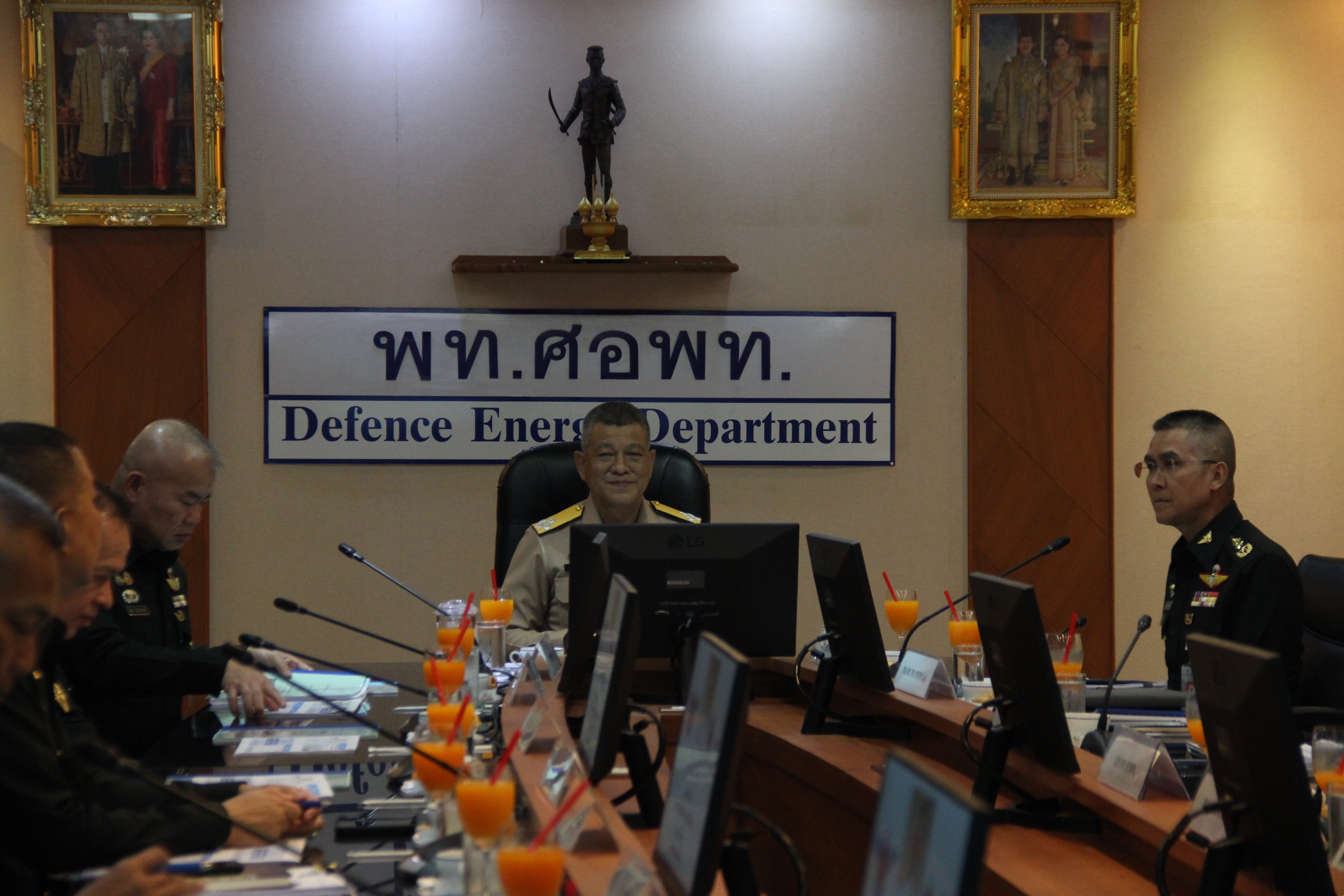 รองปลัดกระทรวงกลาโหม กรุณาตรวจเยี่ยม กรมการพลังงานทหาร