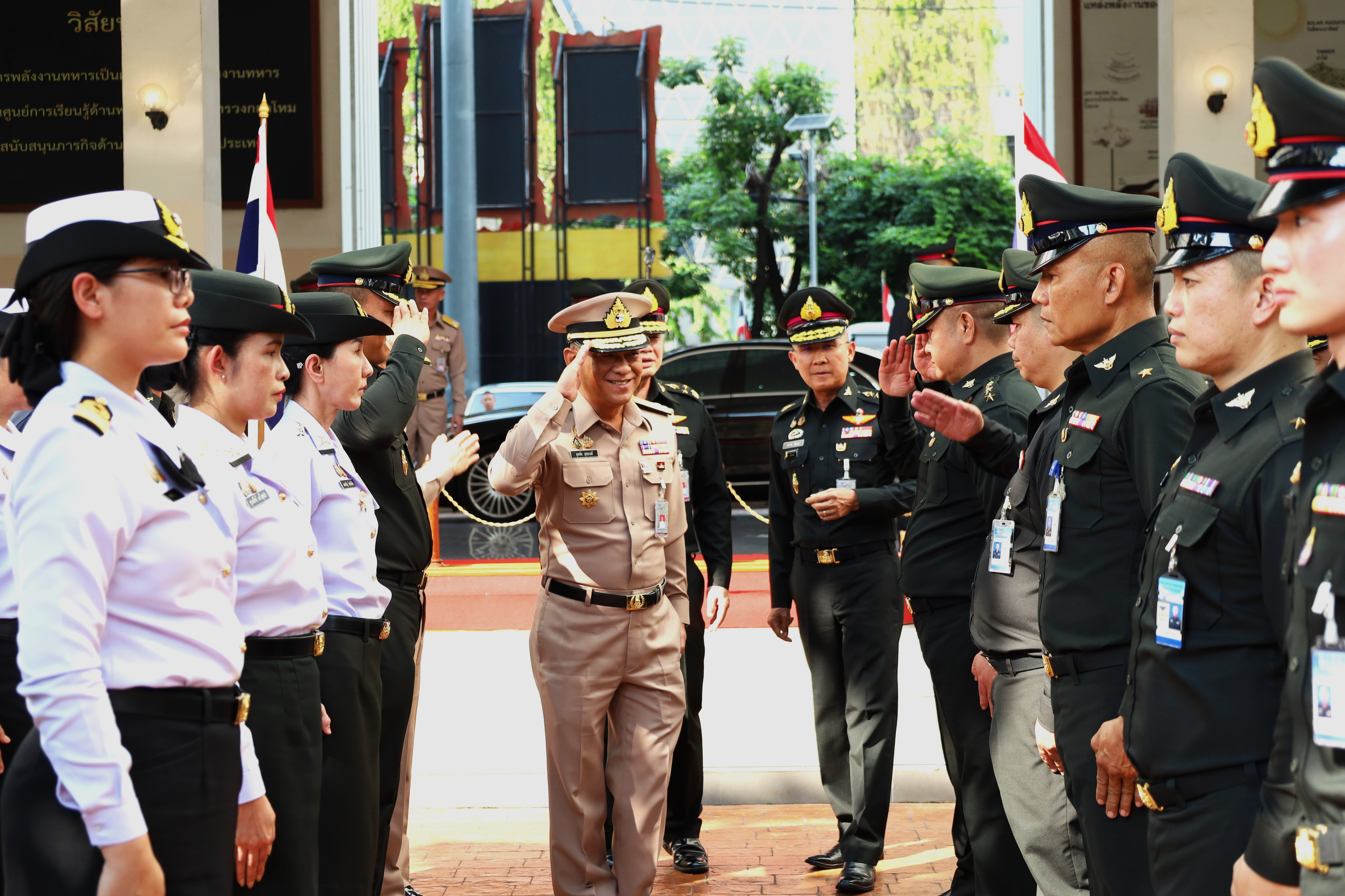 รองปลัดกระทรวงกลาโหม กรุณาตรวจเยี่ยม กรมการพลังงานทหาร