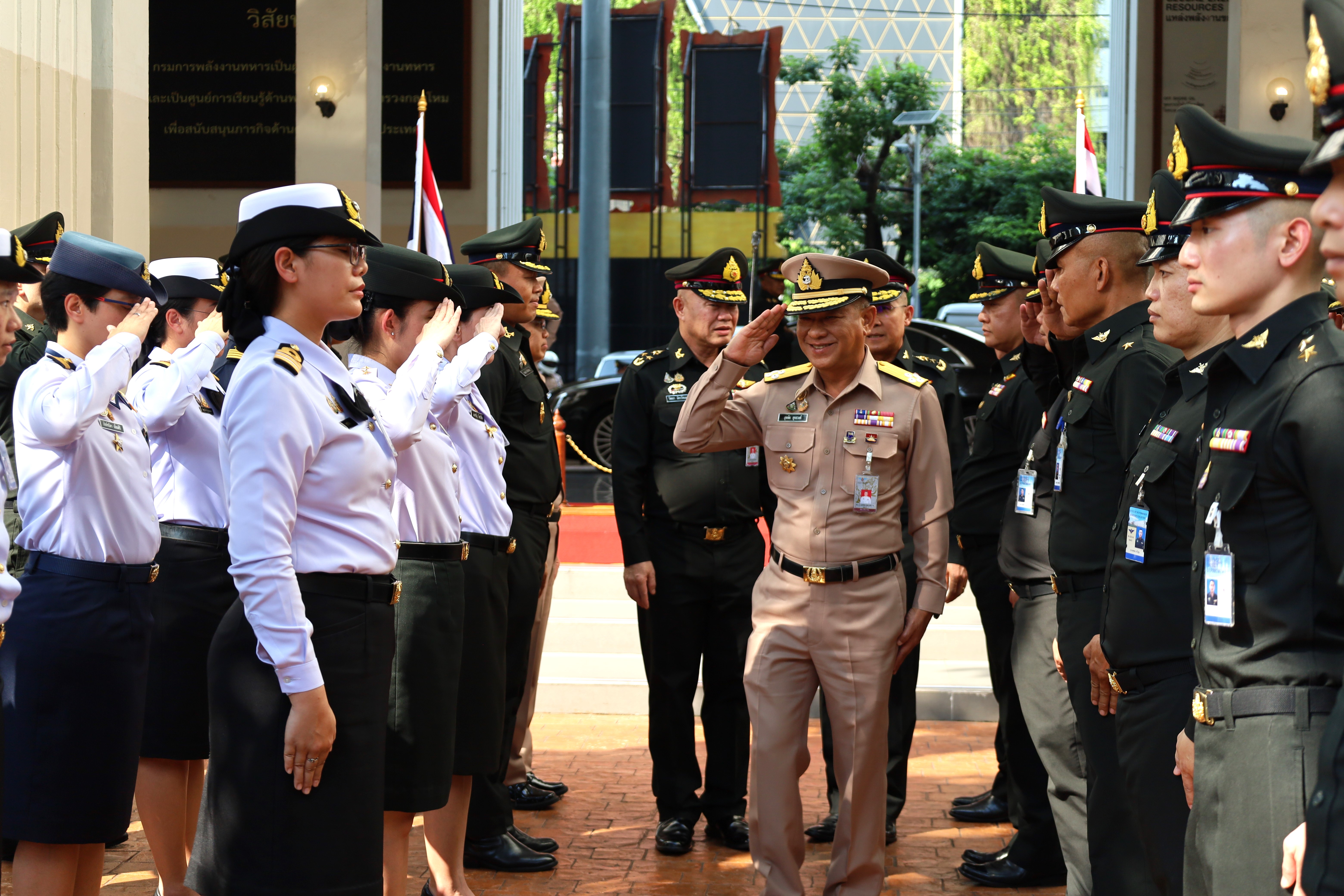รองปลัดกระทรวงกลาโหม กรุณาตรวจเยี่ยม กรมการพลังงานทหาร