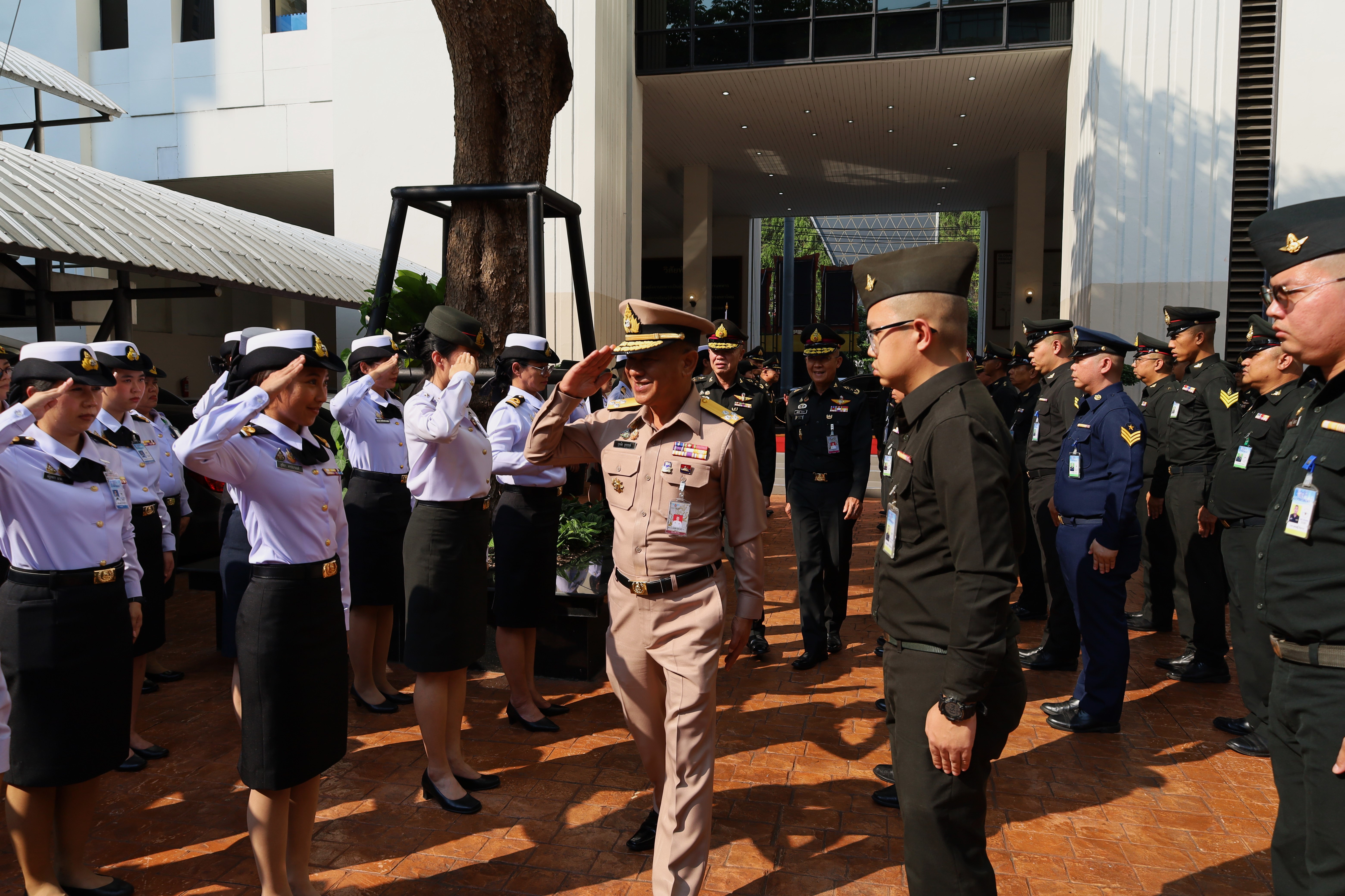 รองปลัดกระทรวงกลาโหม กรุณาตรวจเยี่ยม กรมการพลังงานทหาร
