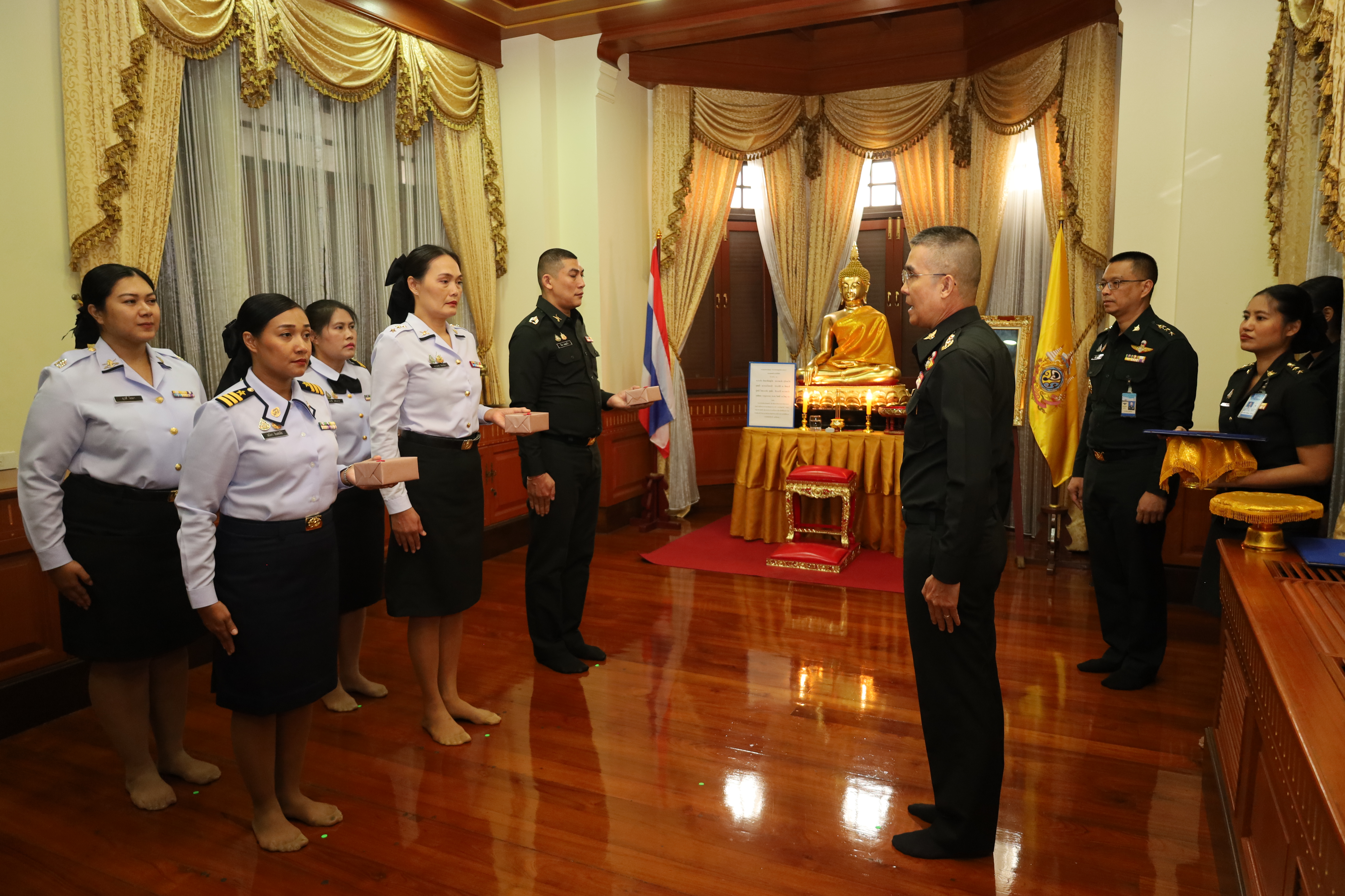 พิธีประดับยศนายทหารสัญญาบัตร และนายทหารประทวน