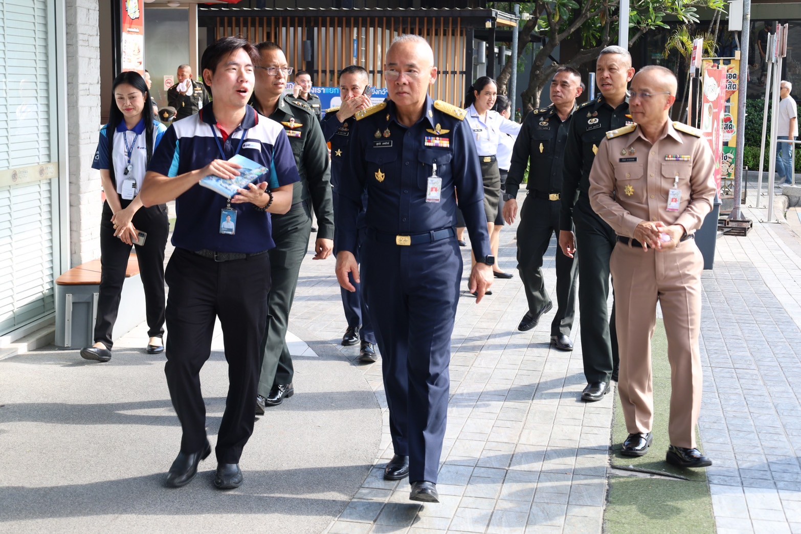 รอง ปล.กห.(3) ตรวจเยี่ยมอาคารที่พักอาศัยและสวัสดิการ สป. พื้นที่บางจาก