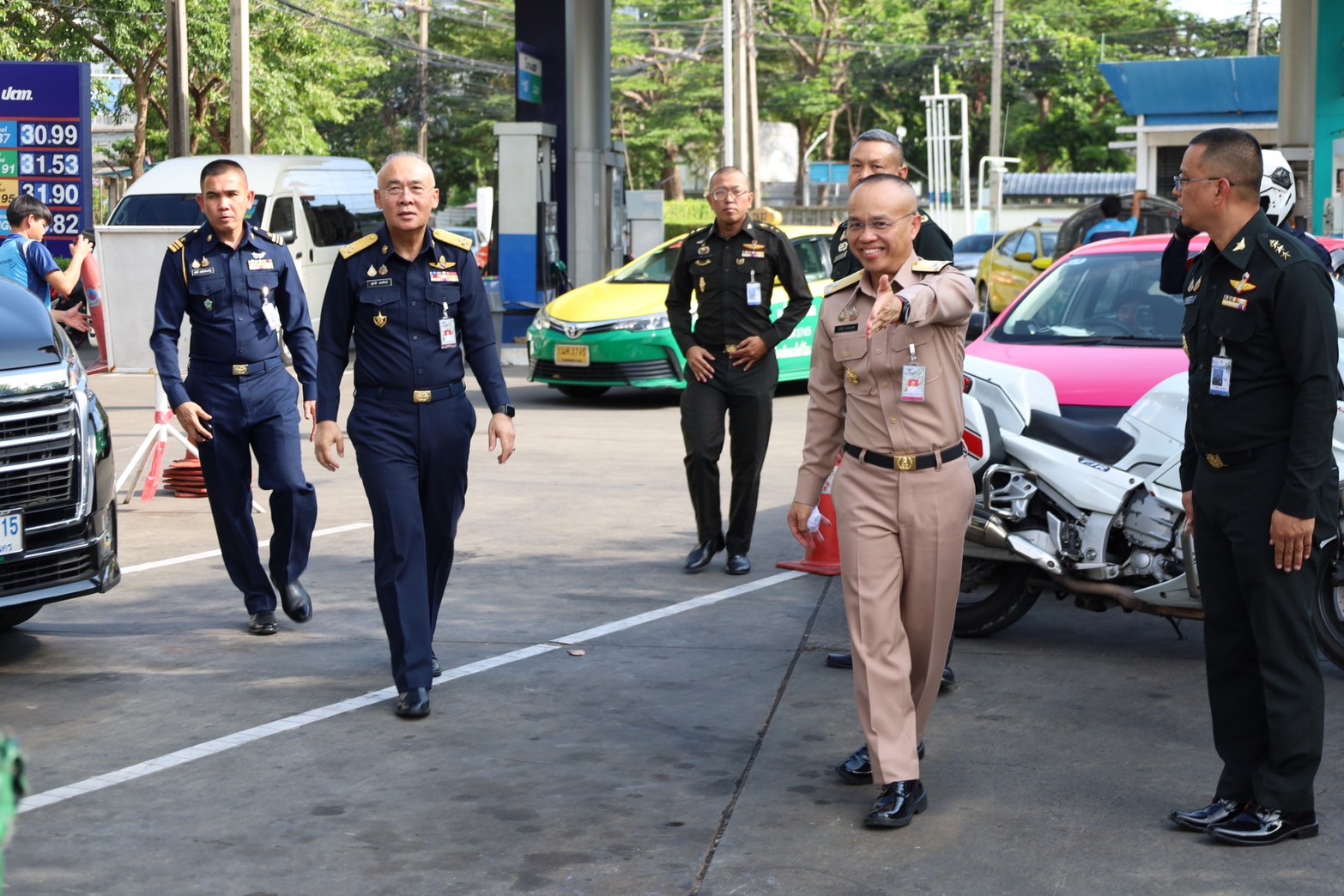 รอง ปล.กห.(3) ตรวจเยี่ยมอาคารที่พักอาศัยและสวัสดิการ สป. พื้นที่บางจาก