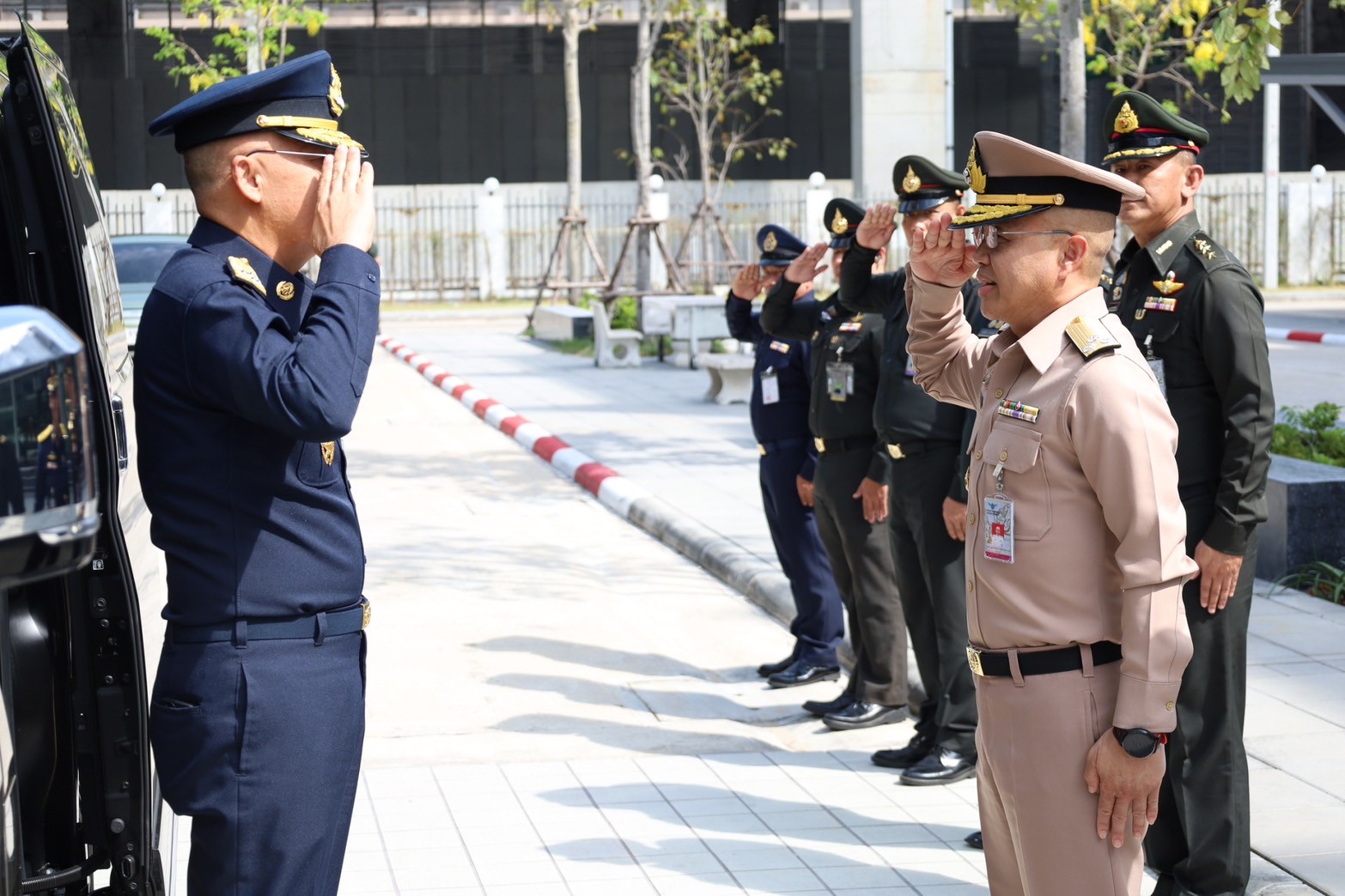 รอง ปล.กห.(3) ตรวจเยี่ยมอาคารที่พักอาศัยและสวัสดิการ สป. พื้นที่บางจาก