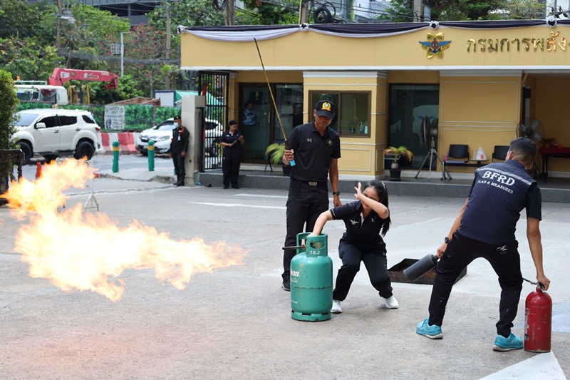 กรมการพลังงานทหาร จัดการฝึกอบรมทฤษฎีและซักซ้อมดับเพลิง บก.พท. ประจำปีงบประมาณ พ.ศ. 2569