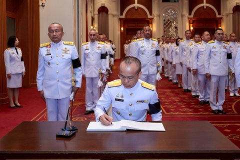 เจ้ากรมการพลังงานทหาร ร่วมพิธีลงนามถวายความอาลัย สมเด็จพระนางเจ้าสิริกิติ์ พระบรมราชินีนาถ พระบรมราชชนนีพันปีหลวง